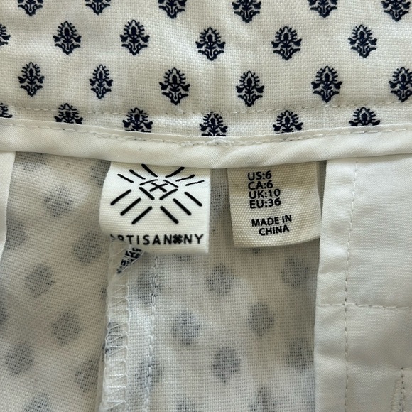 Artisan NY Patterned Women Shorts size 6, blue and white cotton blend casual - Picture 3 of 7